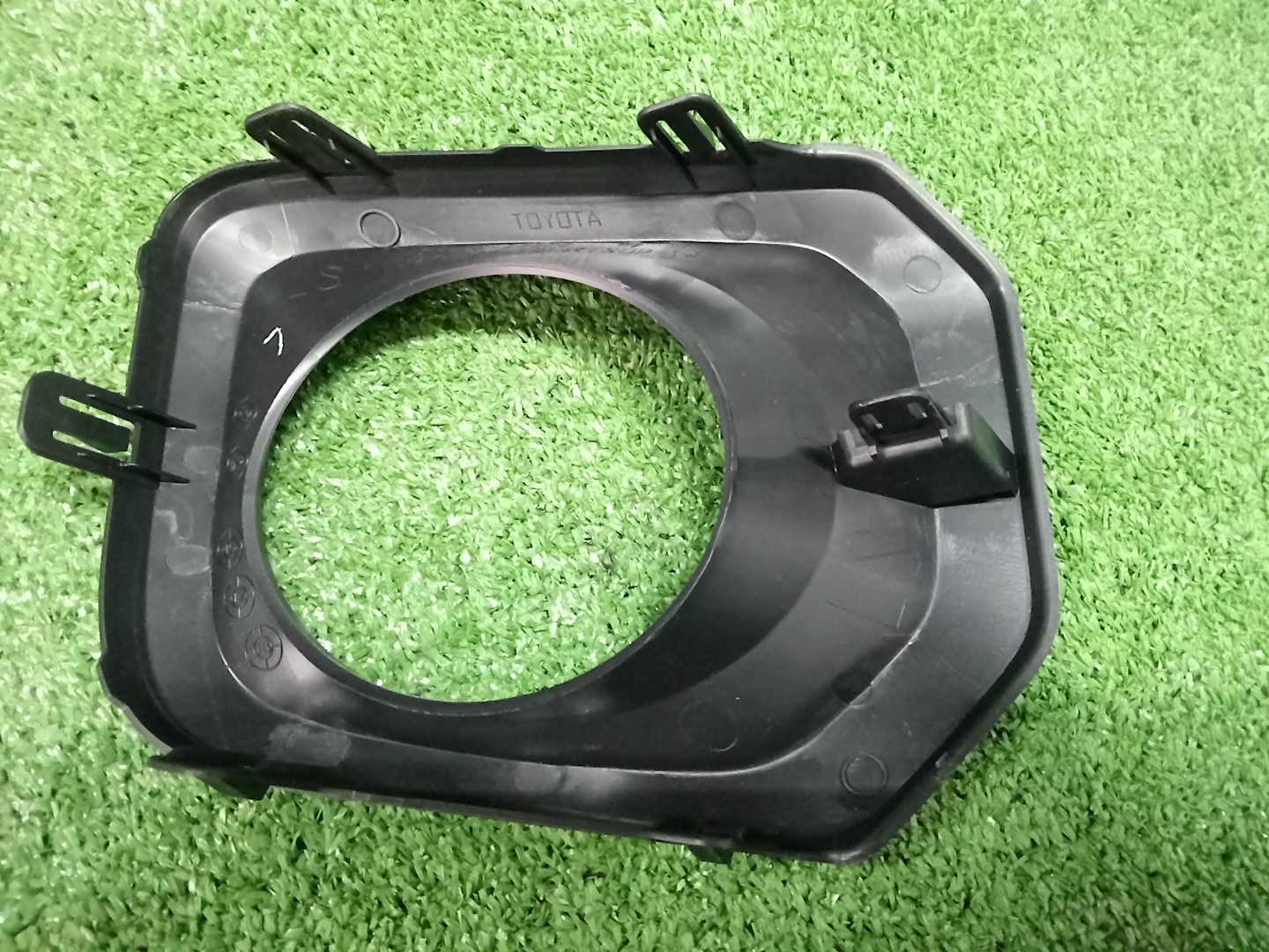 Очки на противотуманки левые передние TOYOTA TACOMA GRN305L 52128-04020 2 ракурс