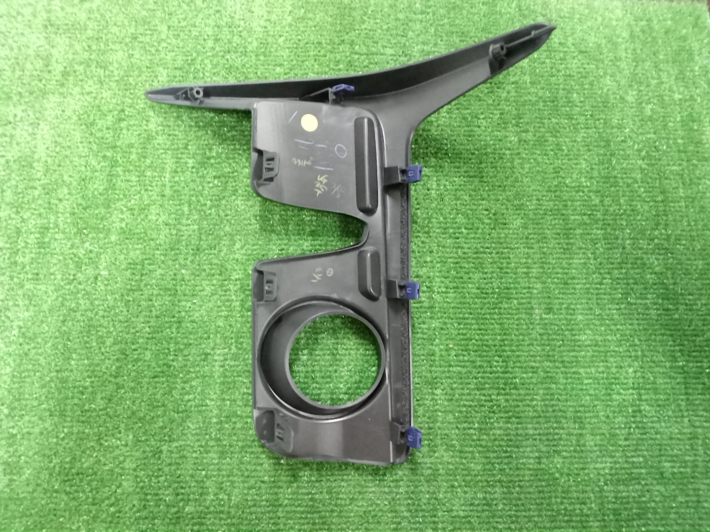 Очки на противотуманки правые передние TOYOTA GR YARIS GXPA16 81481-52850 2 ракурс
