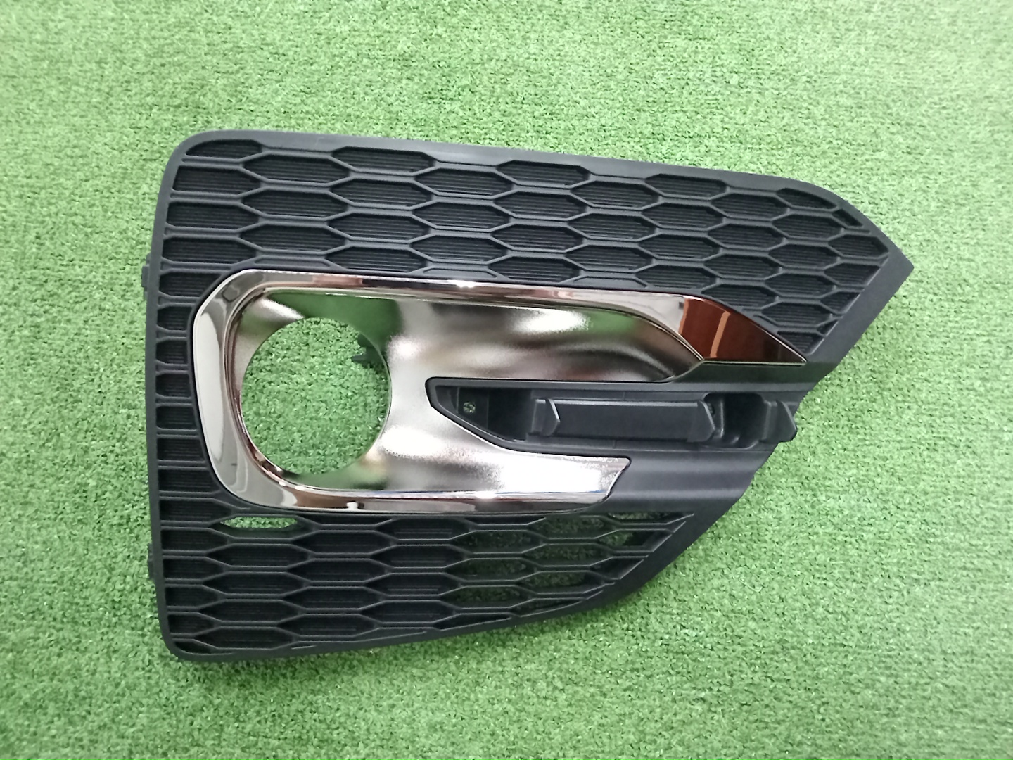 Очки на противотуманки правые передние HONDA STEPWGN RP4 71103-TAA-N61 1 ракурс