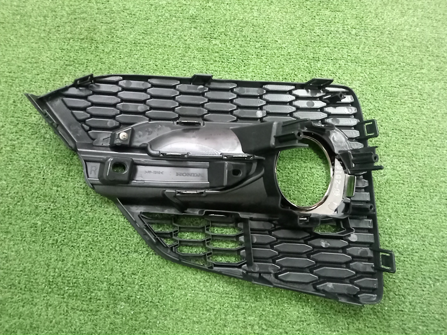 Очки на противотуманки правые передние HONDA STEPWGN RP4 71103-TAA-N61 2 ракурс