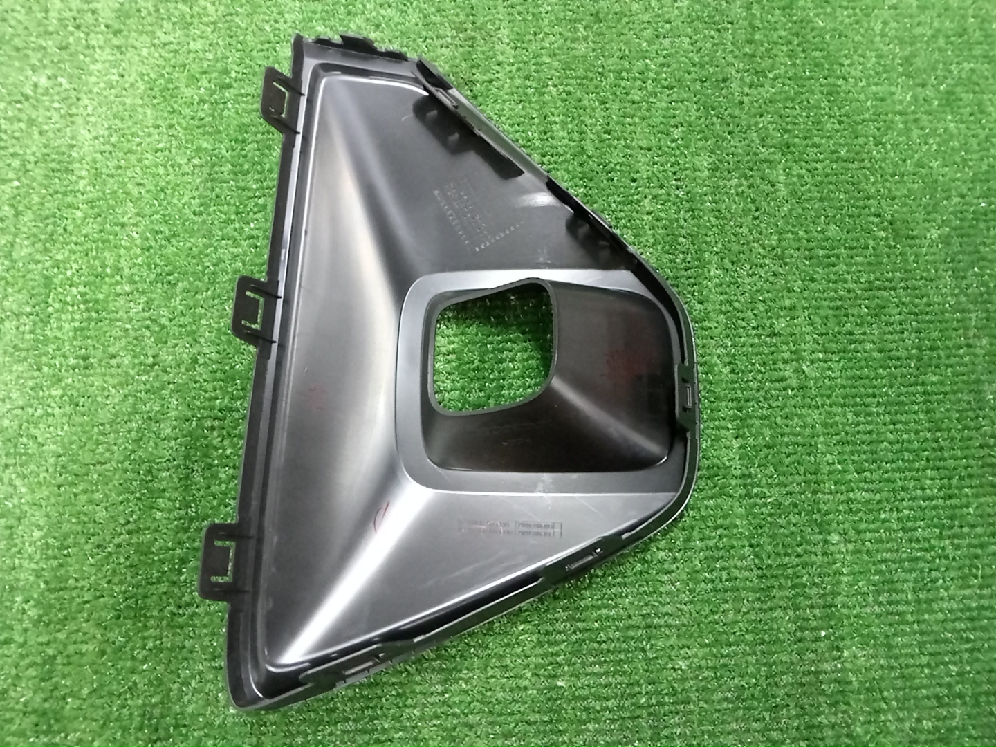 Очки на противотуманки правые передние HONDA WR-V DG5 71141-31X-K00 2 ракурс Очки на противотуманки правые передние HONDA WR-V DG5 71141-31X-K00 2 ракурс