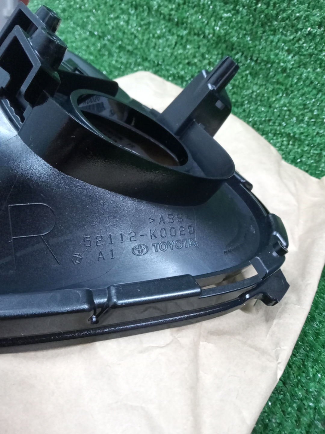 Очки на противотуманки правые передние TOYOTA YARIS KSP210 52112-K0020 3 ракурс
