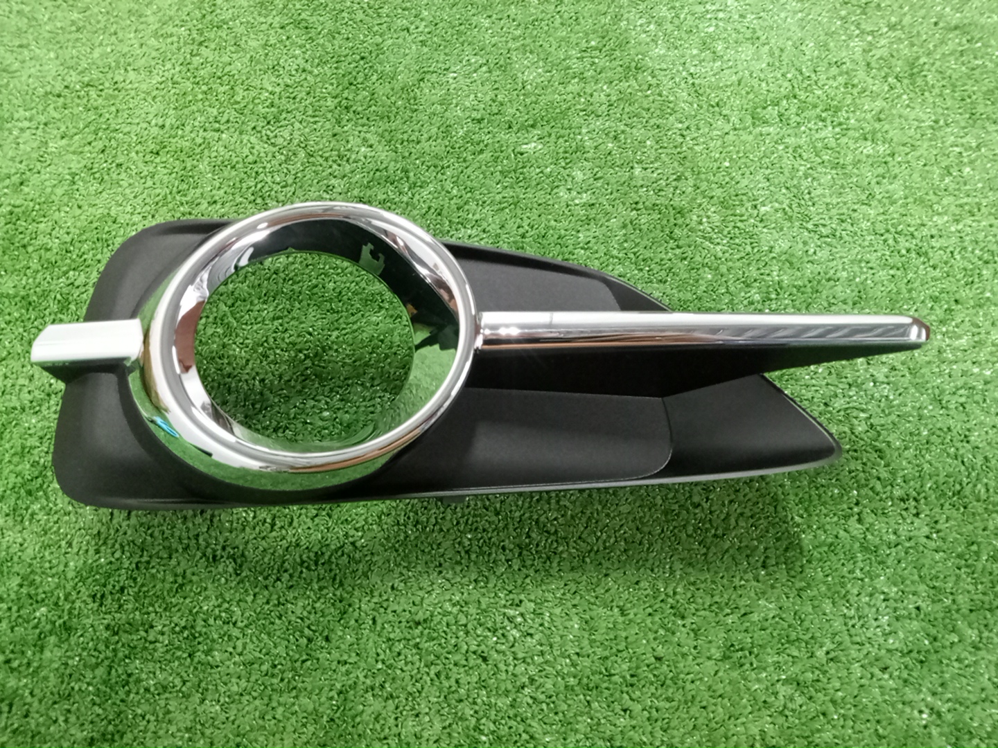 Очки на противотуманки правые TOYOTA WISH ZGE20G 52030-68020 1 ракурс