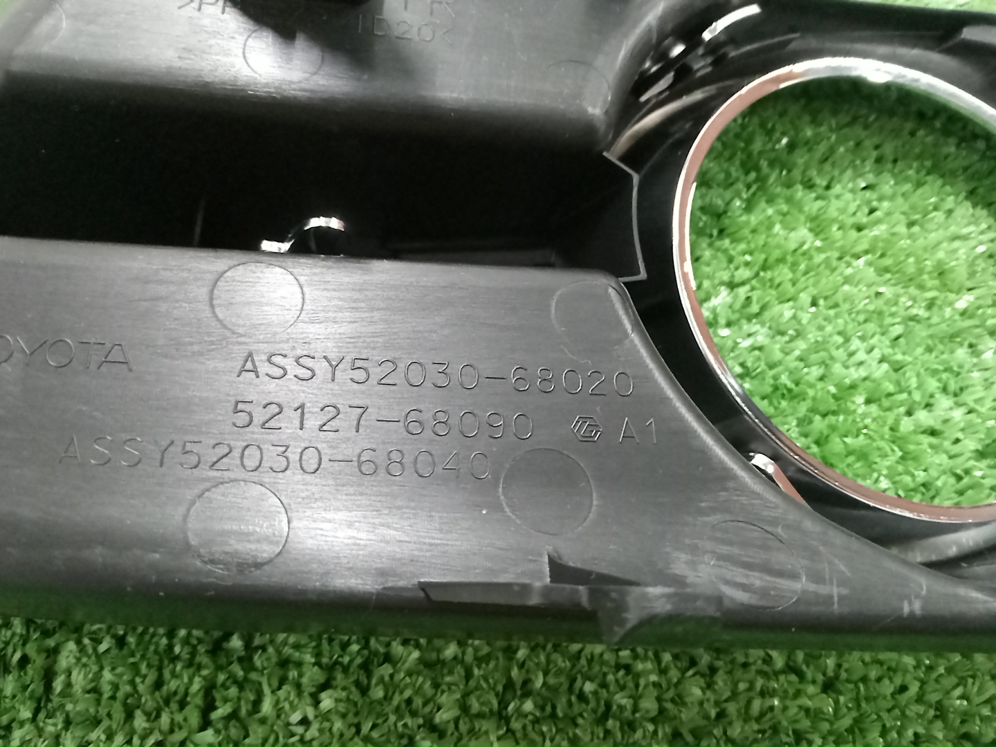 Очки на противотуманки правые TOYOTA WISH ZGE20G 52030-68020 3 ракурс