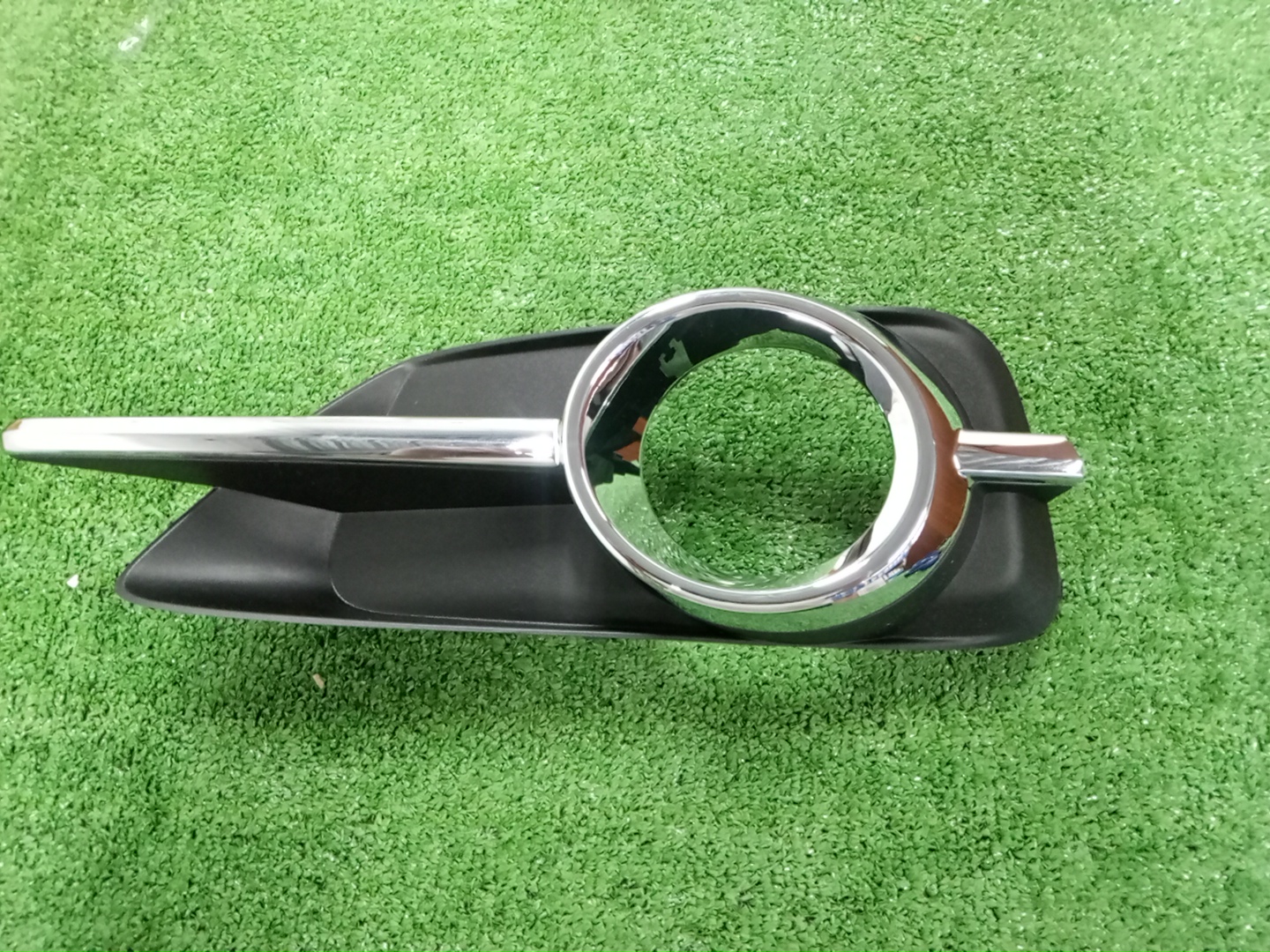 Очки на противотуманки левые TOYOTA WISH ZGE20G 52040-68020 1 ракурс