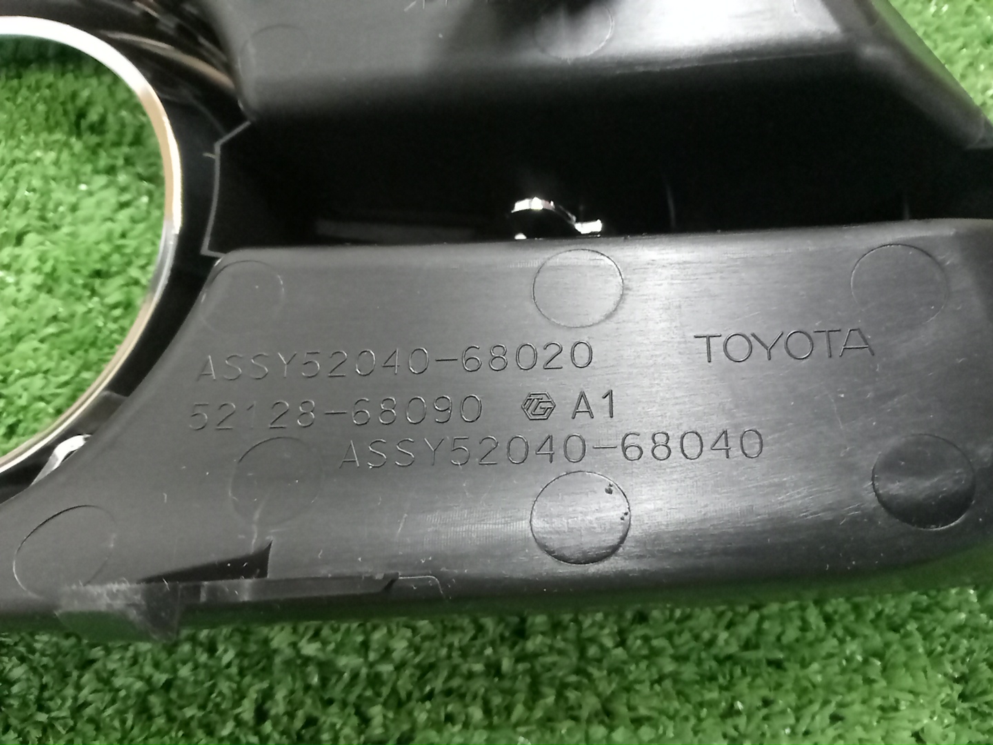 Очки на противотуманки левые TOYOTA WISH ZGE20G 52040-68020 3 ракурс