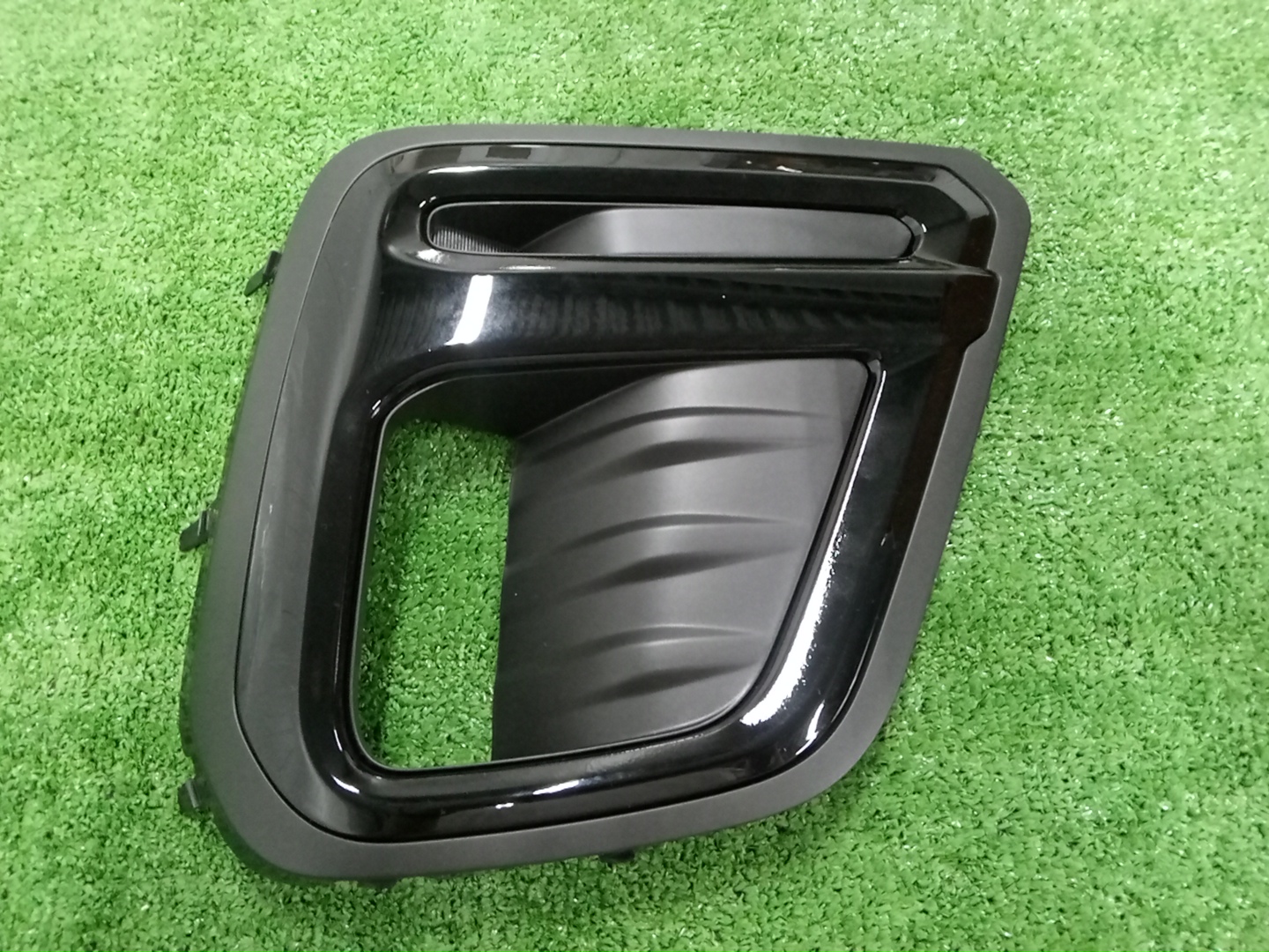 Очки на противотуманки правые передние SUBARU FORESTER SKE 57731SJ140 1 ракурс