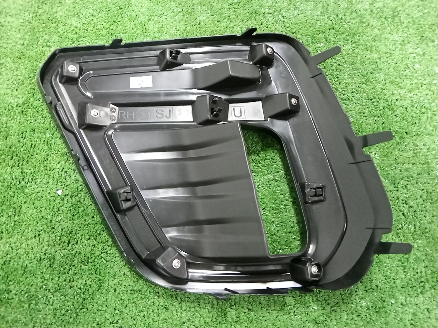 Очки на противотуманки правые передние SUBARU FORESTER SKE 57731SJ140 2 ракурс