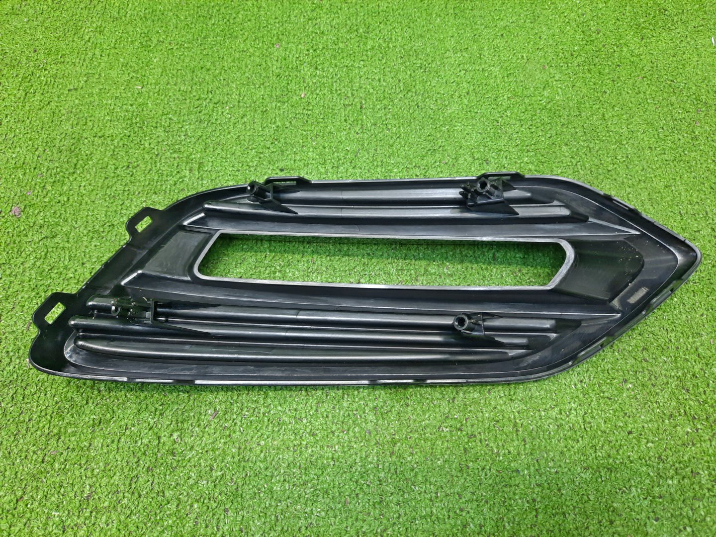 Очки на противотуманки левые передние HONDA VEZEL RU1 71106-T7A-J60 2 ракурс