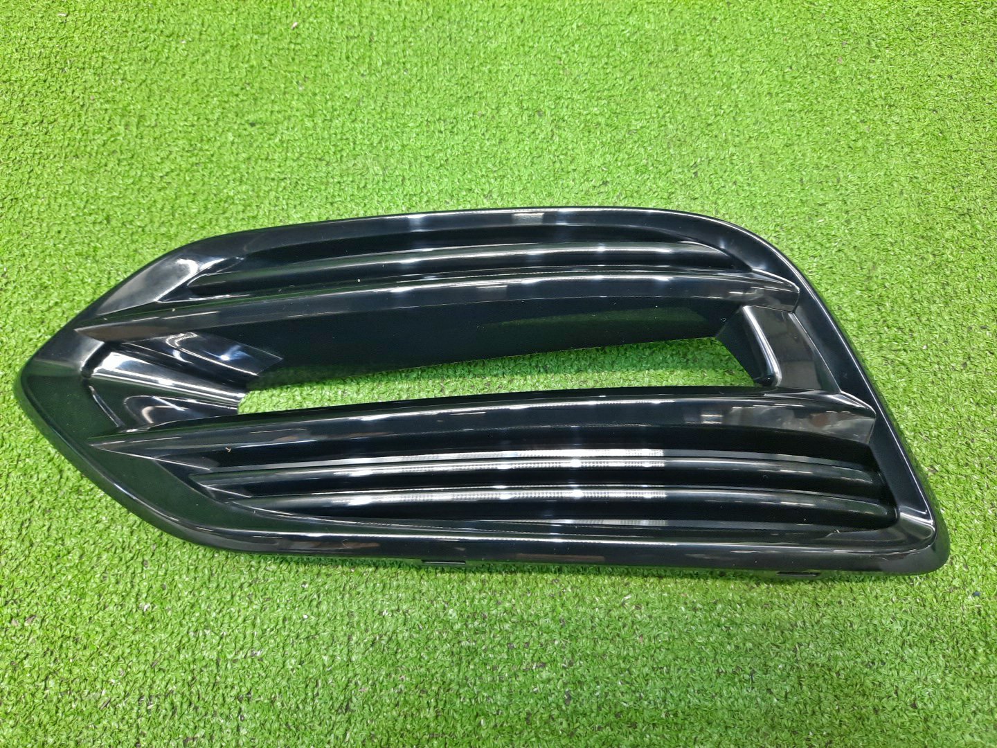 Очки на противотуманки левые передние HONDA VEZEL RU1 71106-T7A-J60 5 ракурс