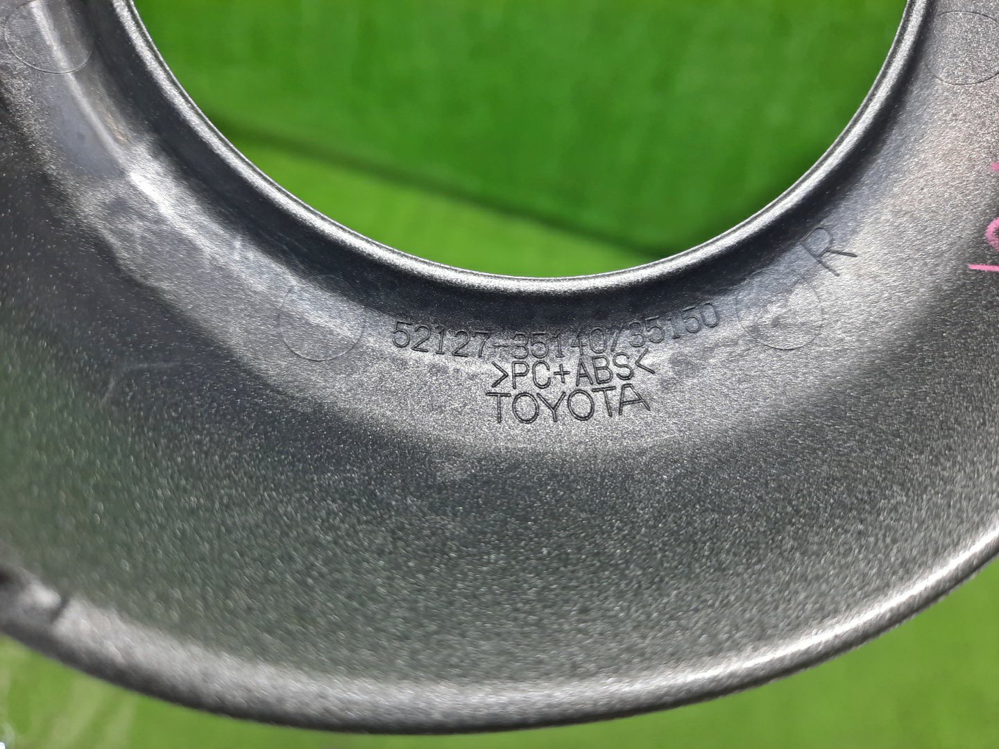 Очки на противотуманки правые TOYOTA FJ CRUISER GSJ15 1GR-FE 52127-35140 3 ракурс