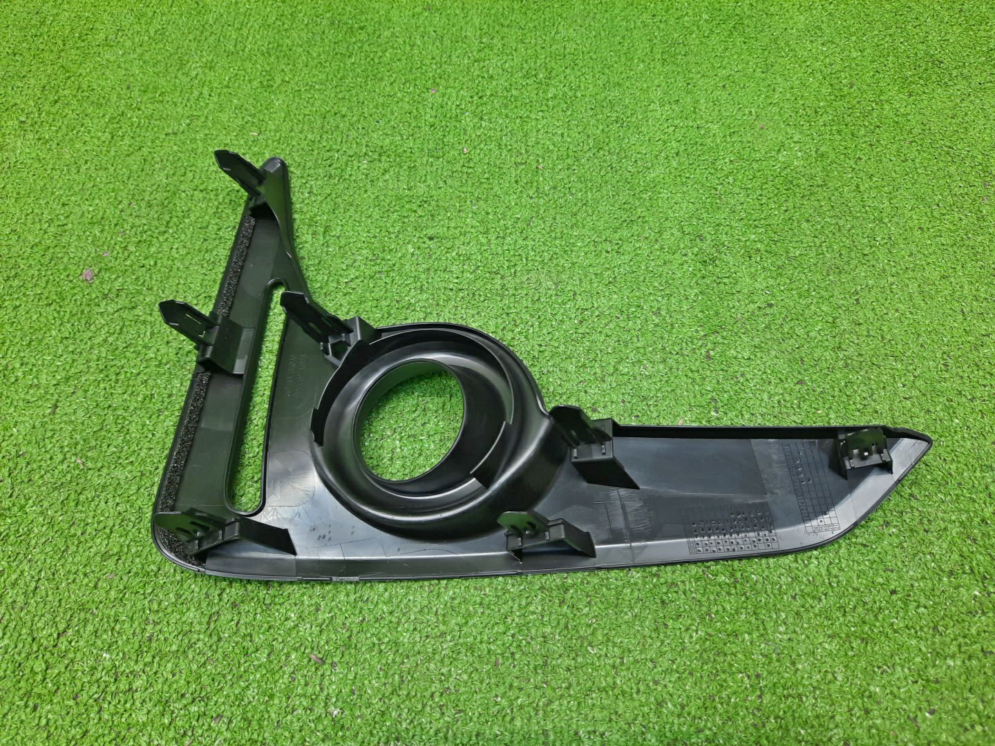 Очки на противотуманки левые TOYOTA PASSO M700A 52713-B1030-C1 2 ракурс
