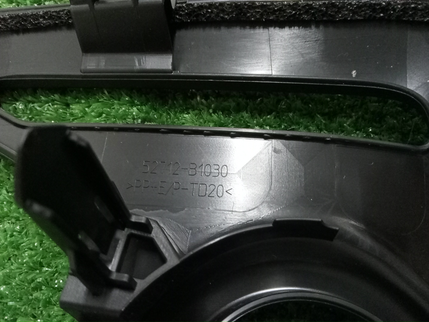 Очки на противотуманки правые TOYOTA PASSO M700A 52712-B1030-C1 3 ракурс