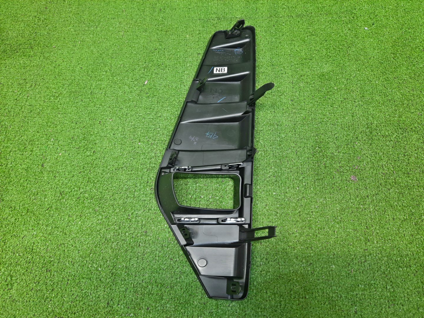 Очки на противотуманки правые передние TOYOTA NOAH ZWR80G 52030-28170 5 ракурс