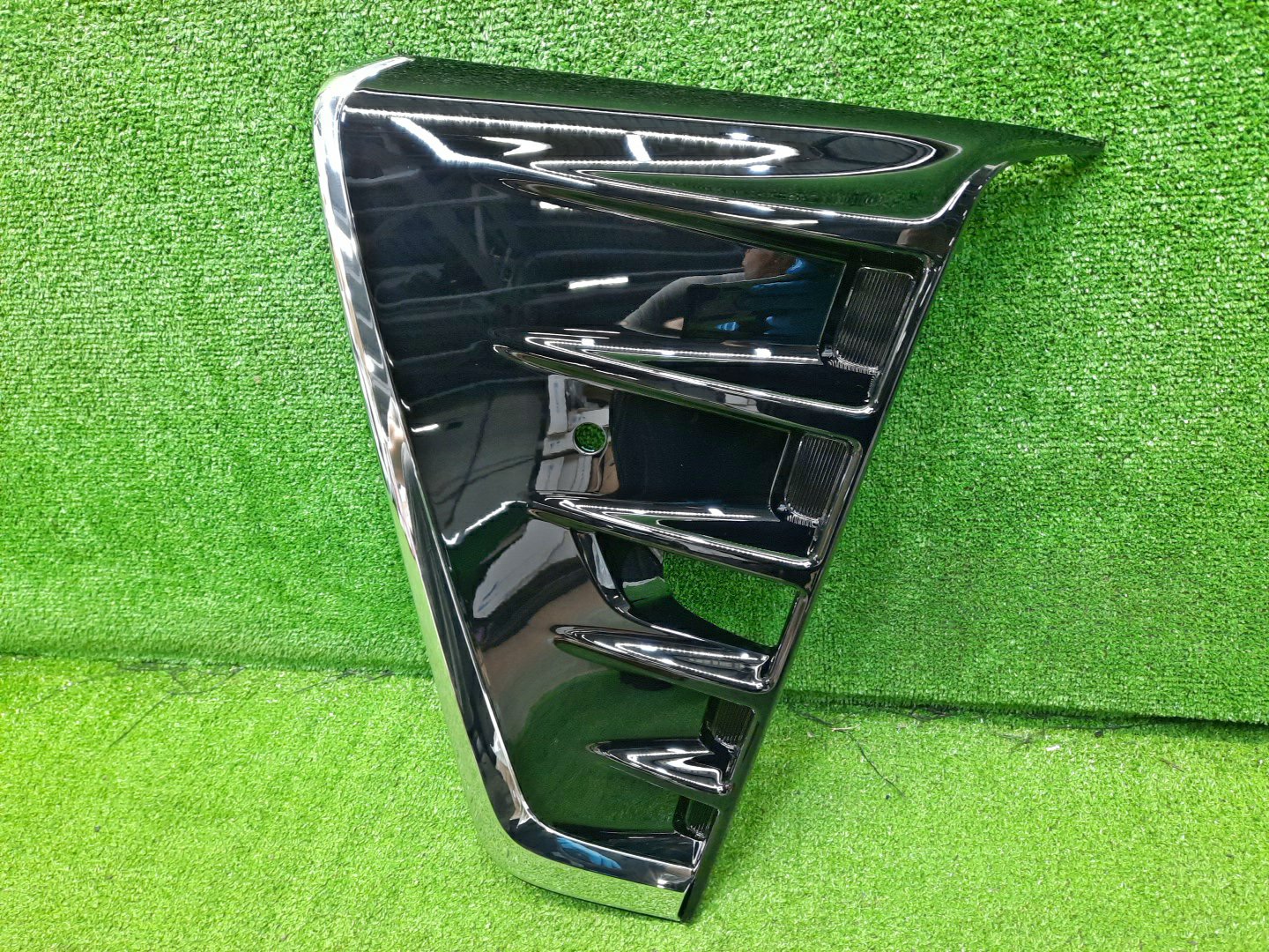 Очки на противотуманки левые TOYOTA NOAH ZWR80G 52040-28160 1 ракурс
