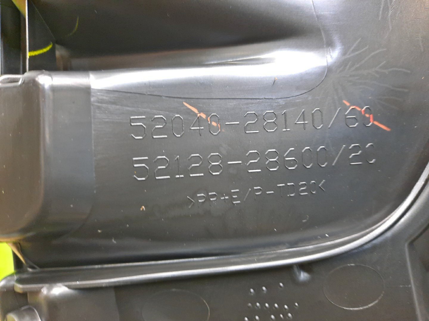 Очки на противотуманки левые TOYOTA NOAH ZWR80G 52040-28160 3 ракурс