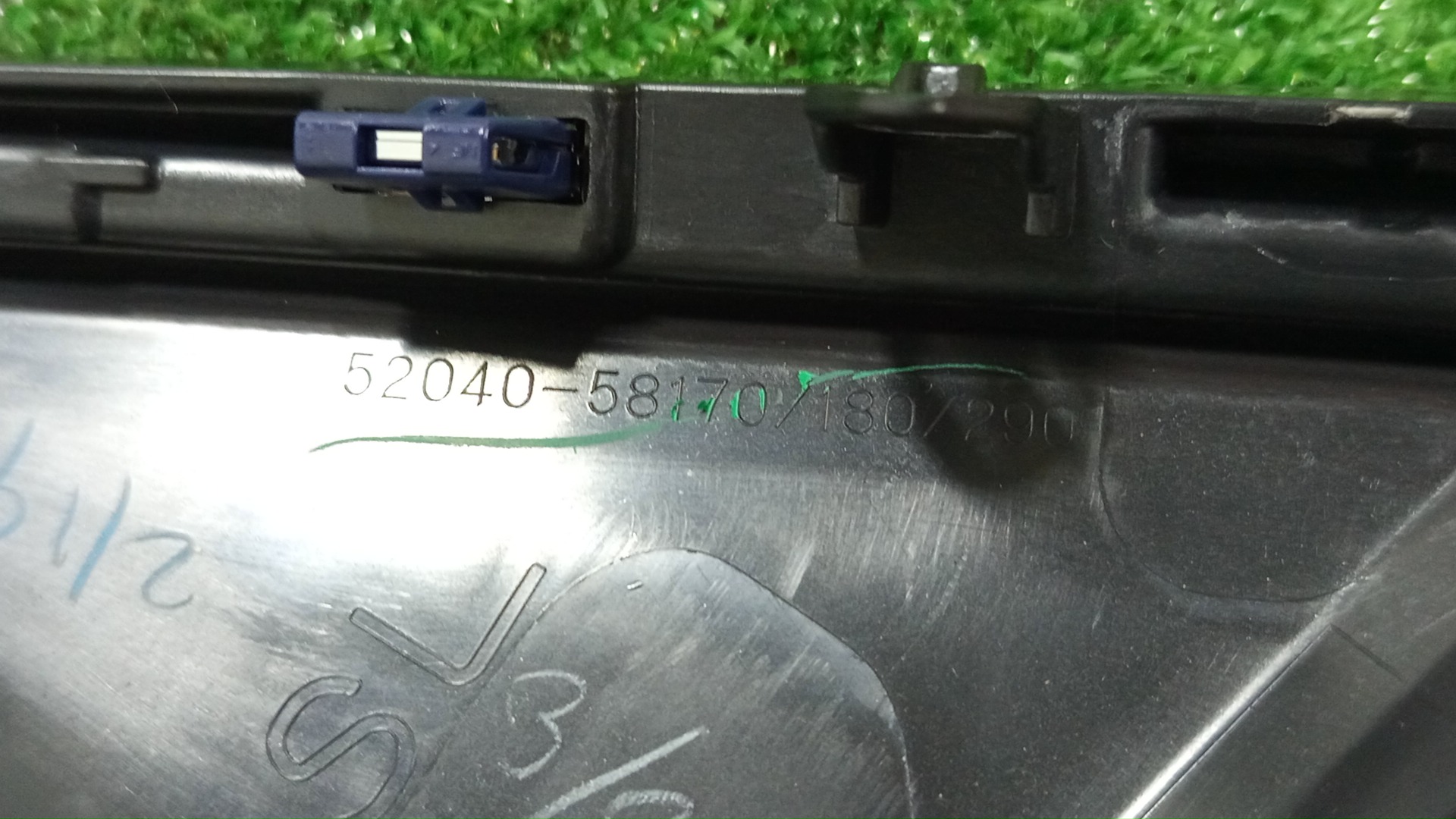 Очки на противотуманки левые передние TOYOTA ALPHARD AGH35W, AYH30W, AGH30W, GGH30W 52040-58170 3 ракурс