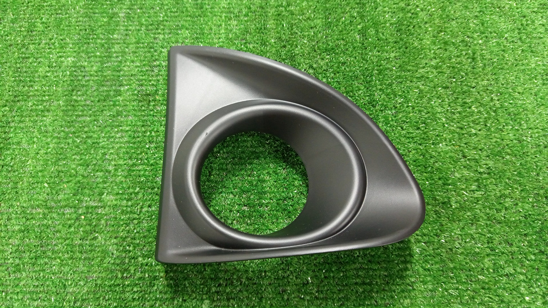 Очки на противотуманки правые передние TOYOTA COROLLA FIELDER ZRE162G 52127-12330 1 ракурс