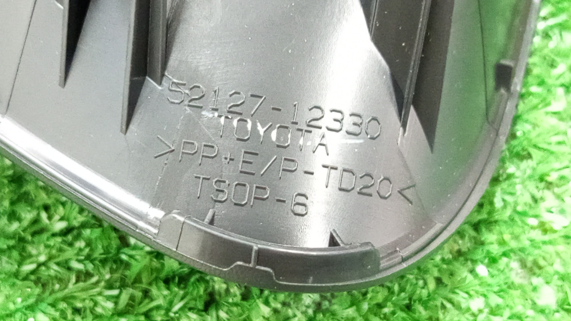 Очки на противотуманки правые передние TOYOTA COROLLA FIELDER ZRE162G 52127-12330 3 ракурс