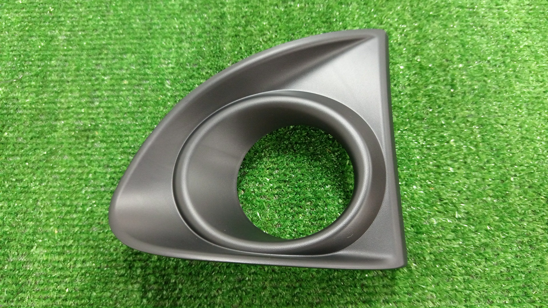 Очки на противотуманки левые передние TOYOTA COROLLA FIELDER ZRE162G 52128-12260 1 ракурс