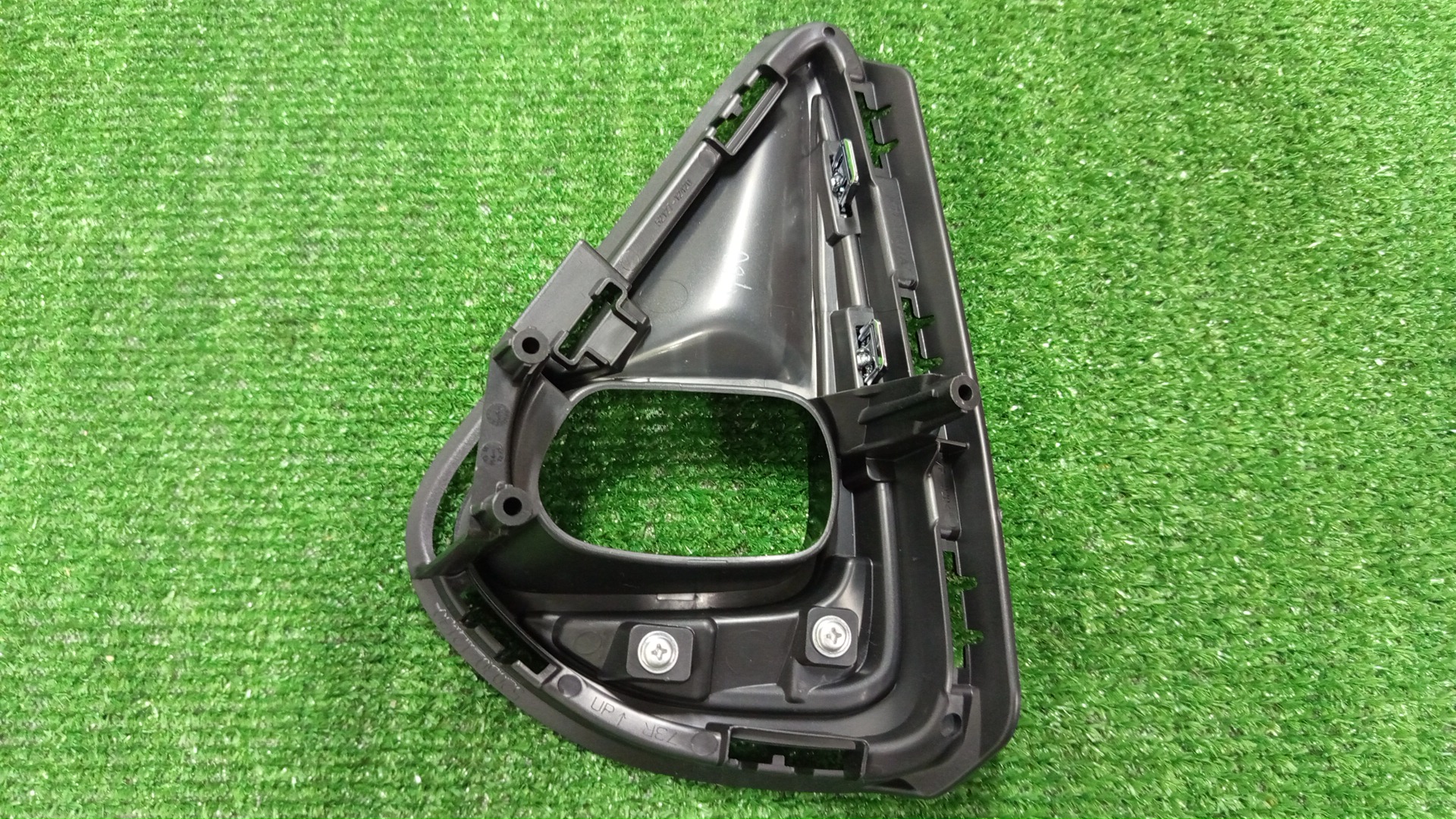 Очки на противотуманки правые передние TOYOTA COROLLA FIELDER ZRE162G 52030-12130 2 ракурс