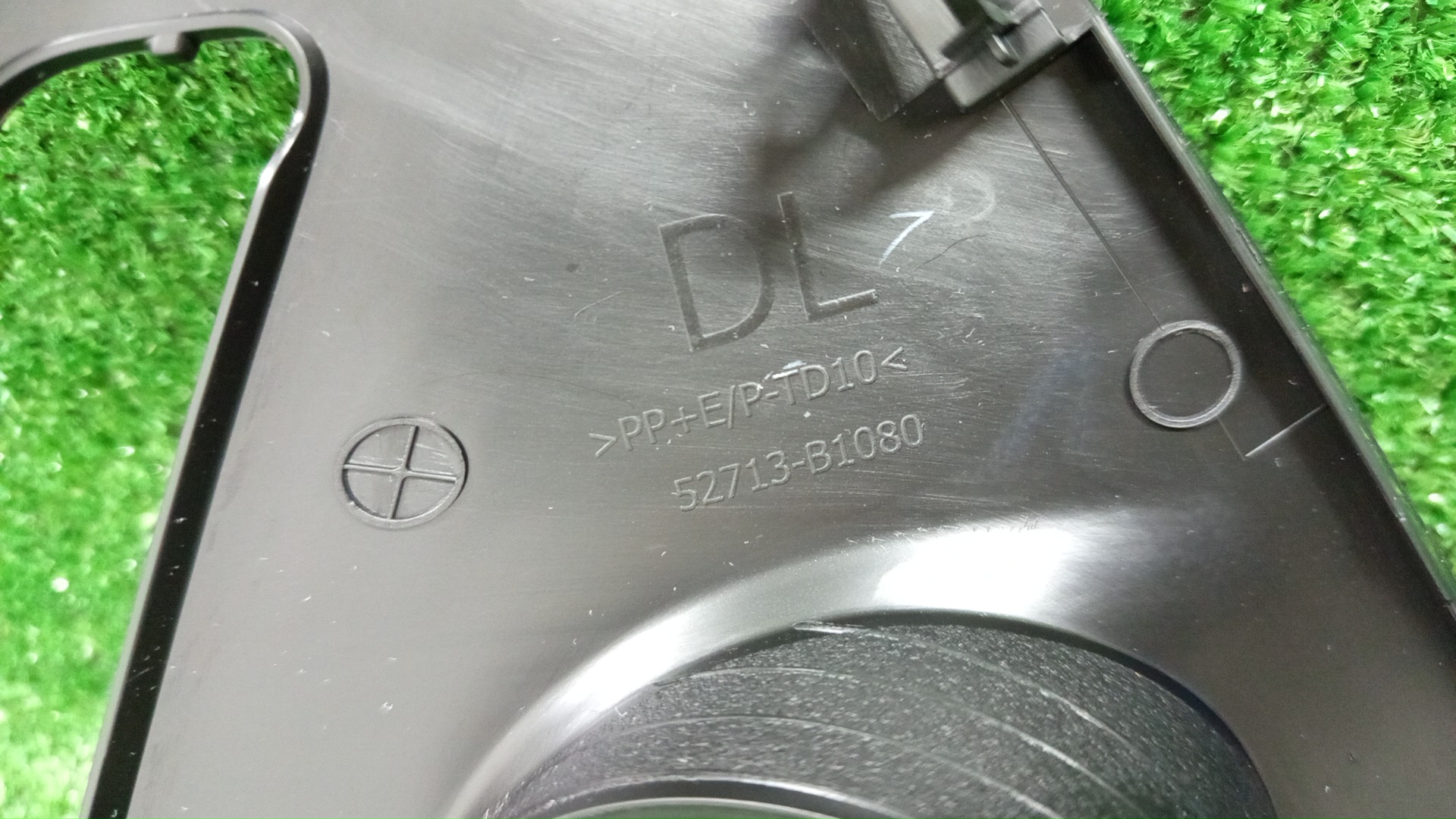 Очки на противотуманки левые передние TOYOTA TANK M910A 52713-B1080 3 ракурс