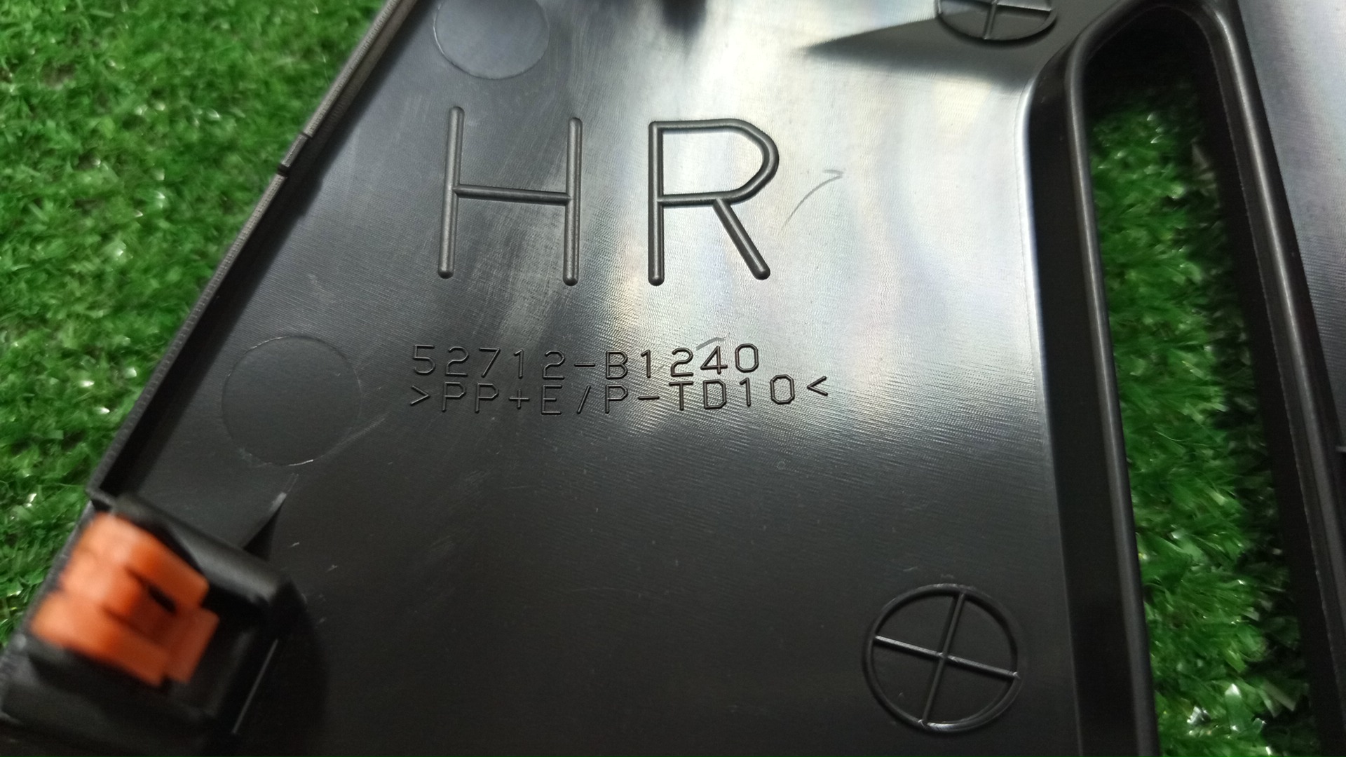 Очки на противотуманки правые передние TOYOTA ROOMY M900A 52712-B1240-C0 3 ракурс