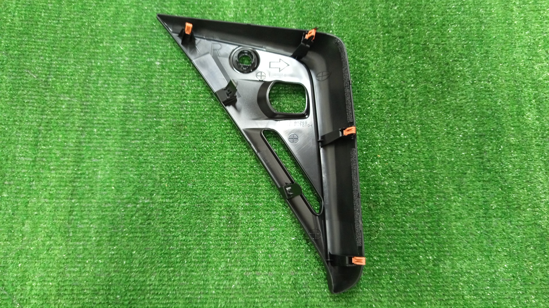 Очки на противотуманки правые передние TOYOTA ROOMY M900A 52712-B1260-C0 2 ракурс