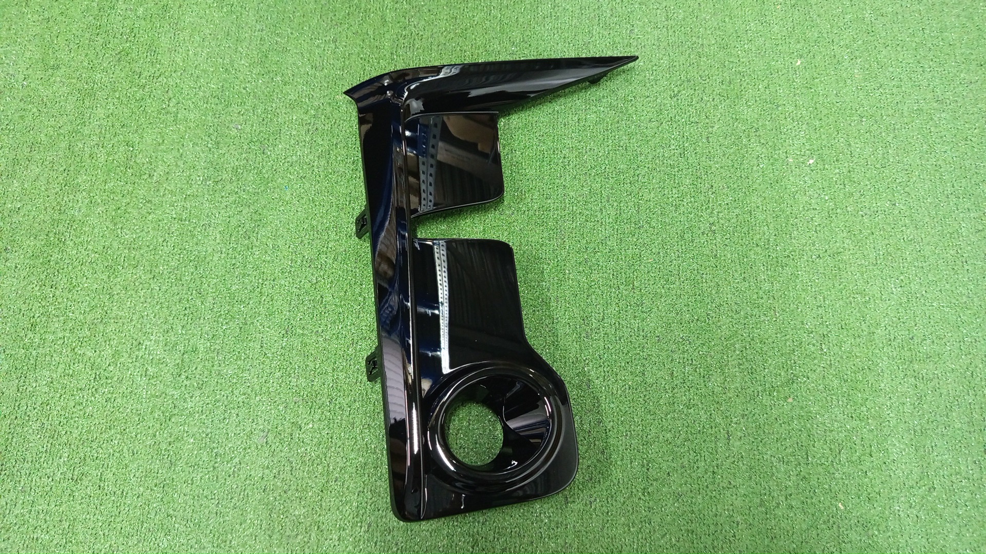 Очки на противотуманки правые передние TOYOTA C-HR NGX10 81481-10090 1 ракурс