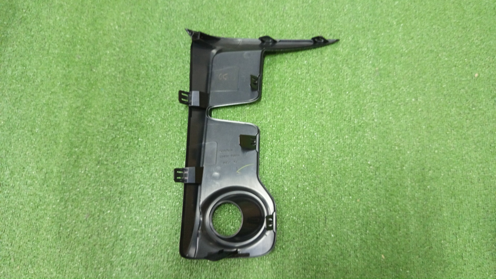 Очки на противотуманки левые передние TOYOTA C-HR NGX10 81482-10060 2 ракурс