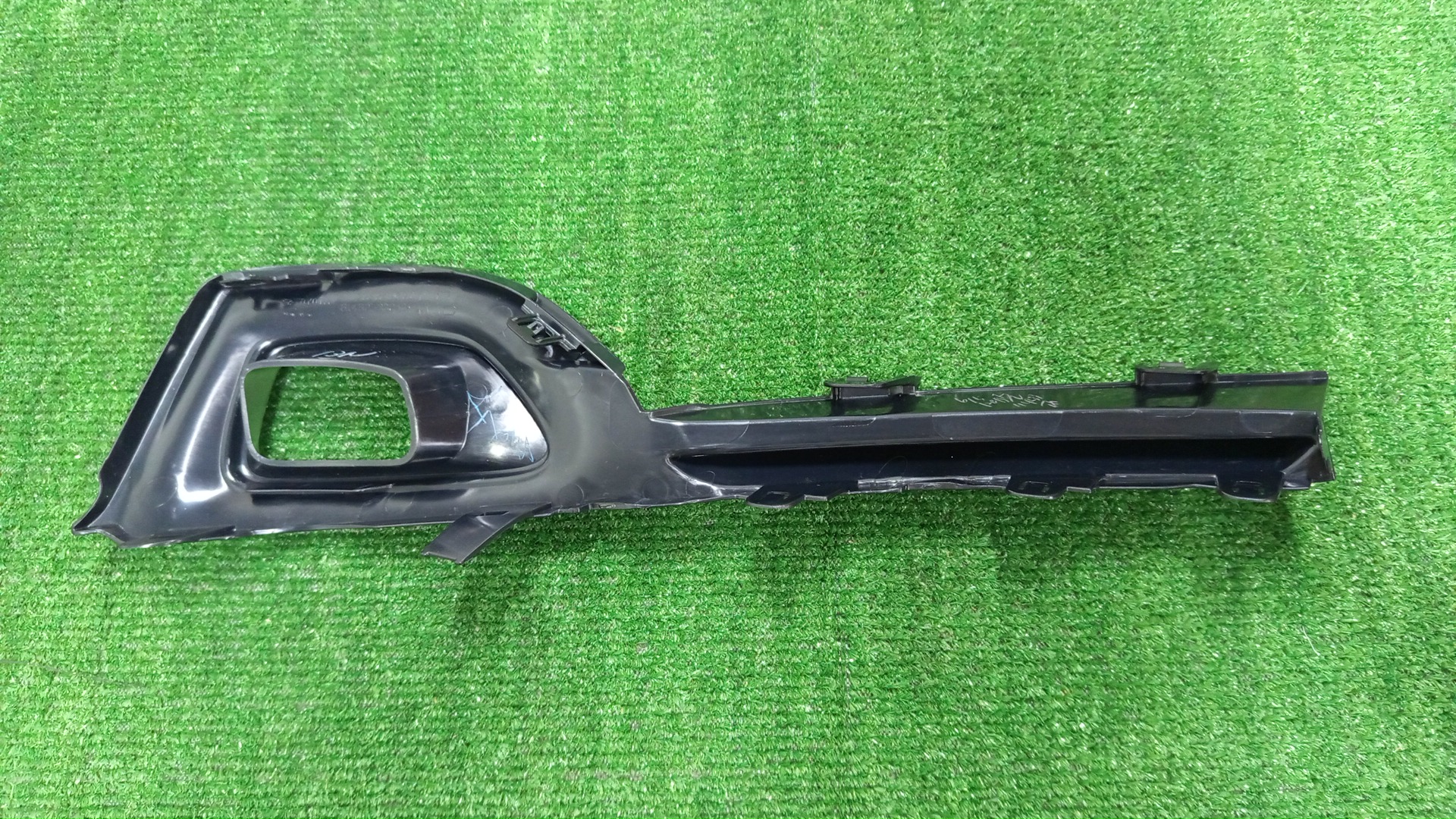 Очки на противотуманки левые передние TOYOTA CROWN AWS210 81482-30240 2 ракурс