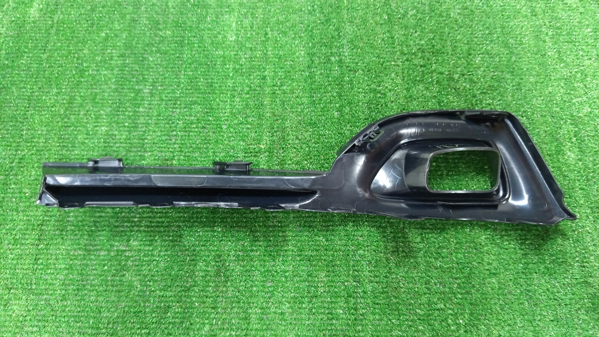 Очки на противотуманки правые передние TOYOTA CROWN AWS210 81481-30220 2 ракурс