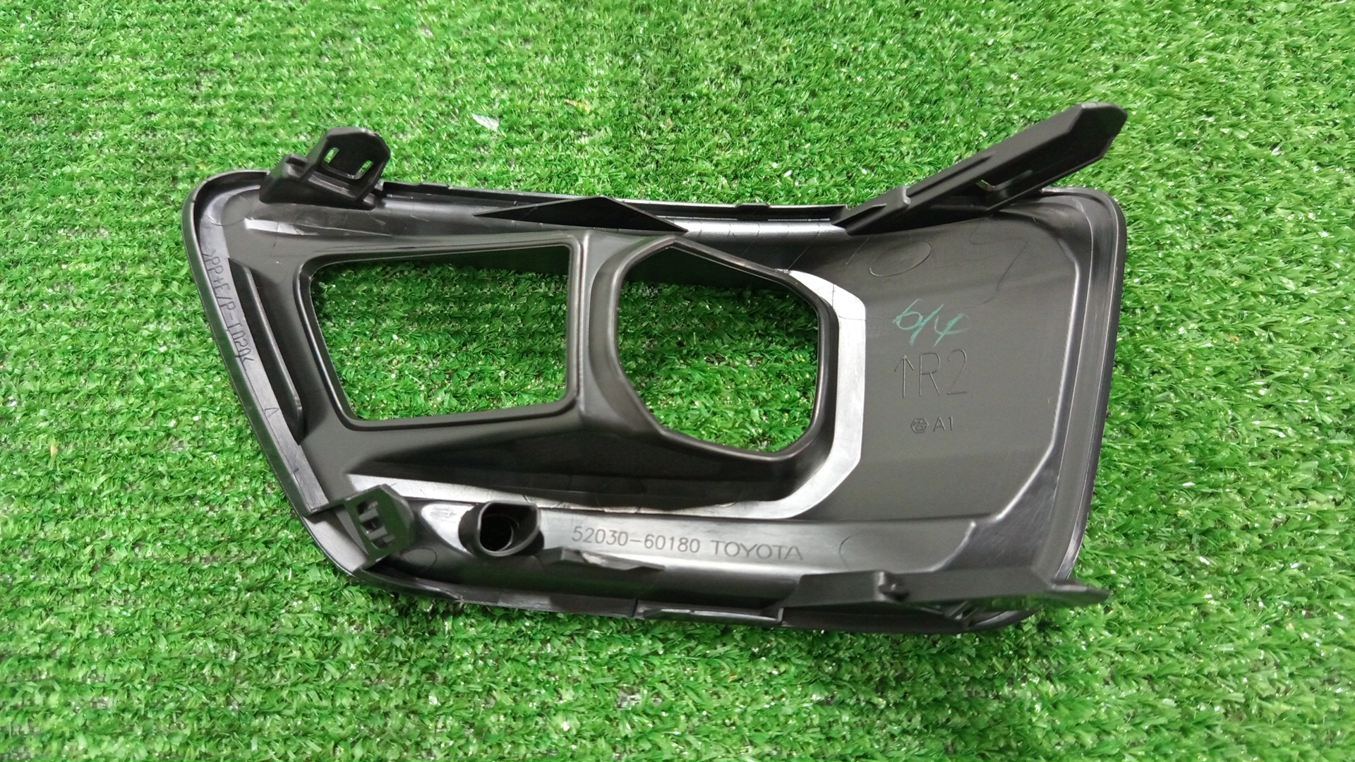 Очки на противотуманки правые передние TOYOTA LAND CRUISER VJA300W 52030-60180 2 ракурс