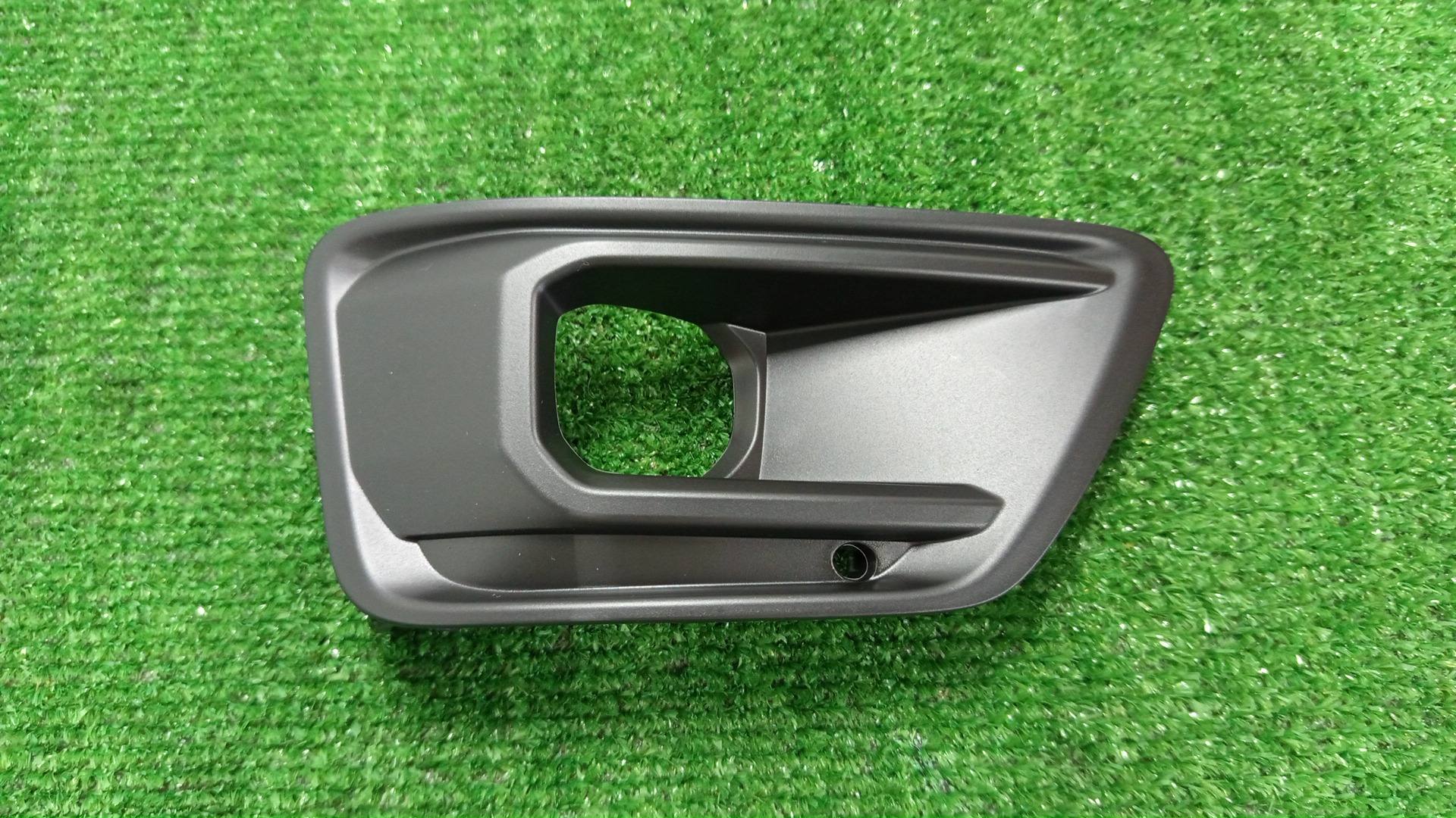 Очки на противотуманки правые передние TOYOTA LAND CRUISER VJA300W 52030-60170 1 ракурс