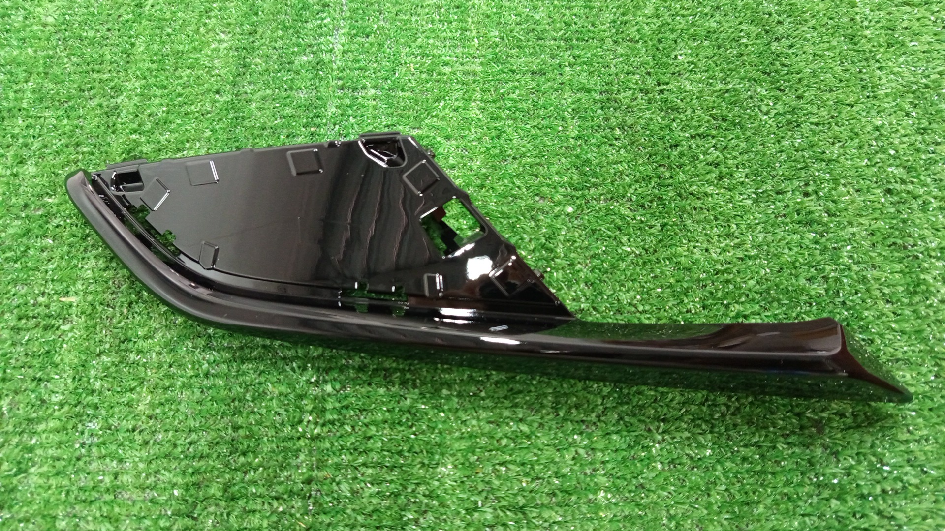 Очки на противотуманки правые передние MAZDA CX-3 DK5AW DN2W-50-C11 1 ракурс