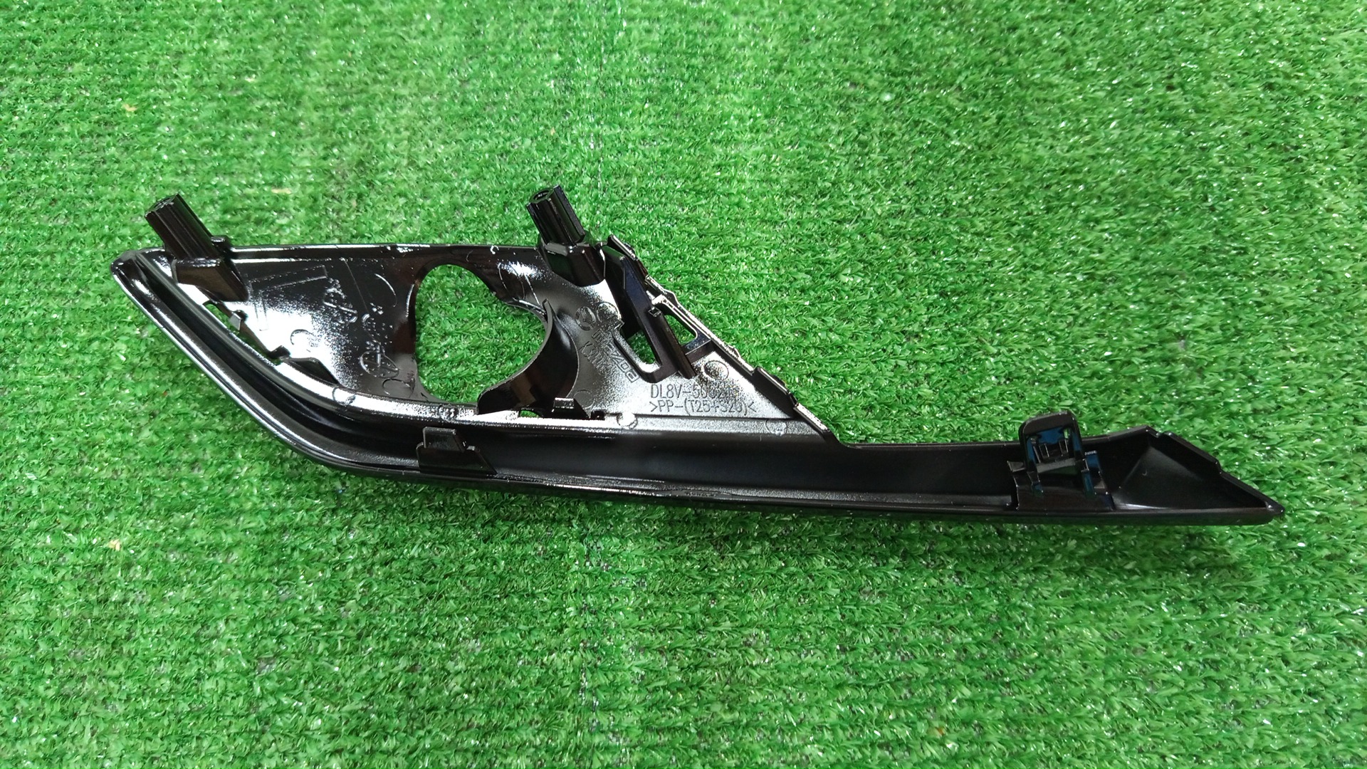 Очки на противотуманки левые передние MAZDA CX-3 DK5AW DL8V-50-C21 2 ракурс