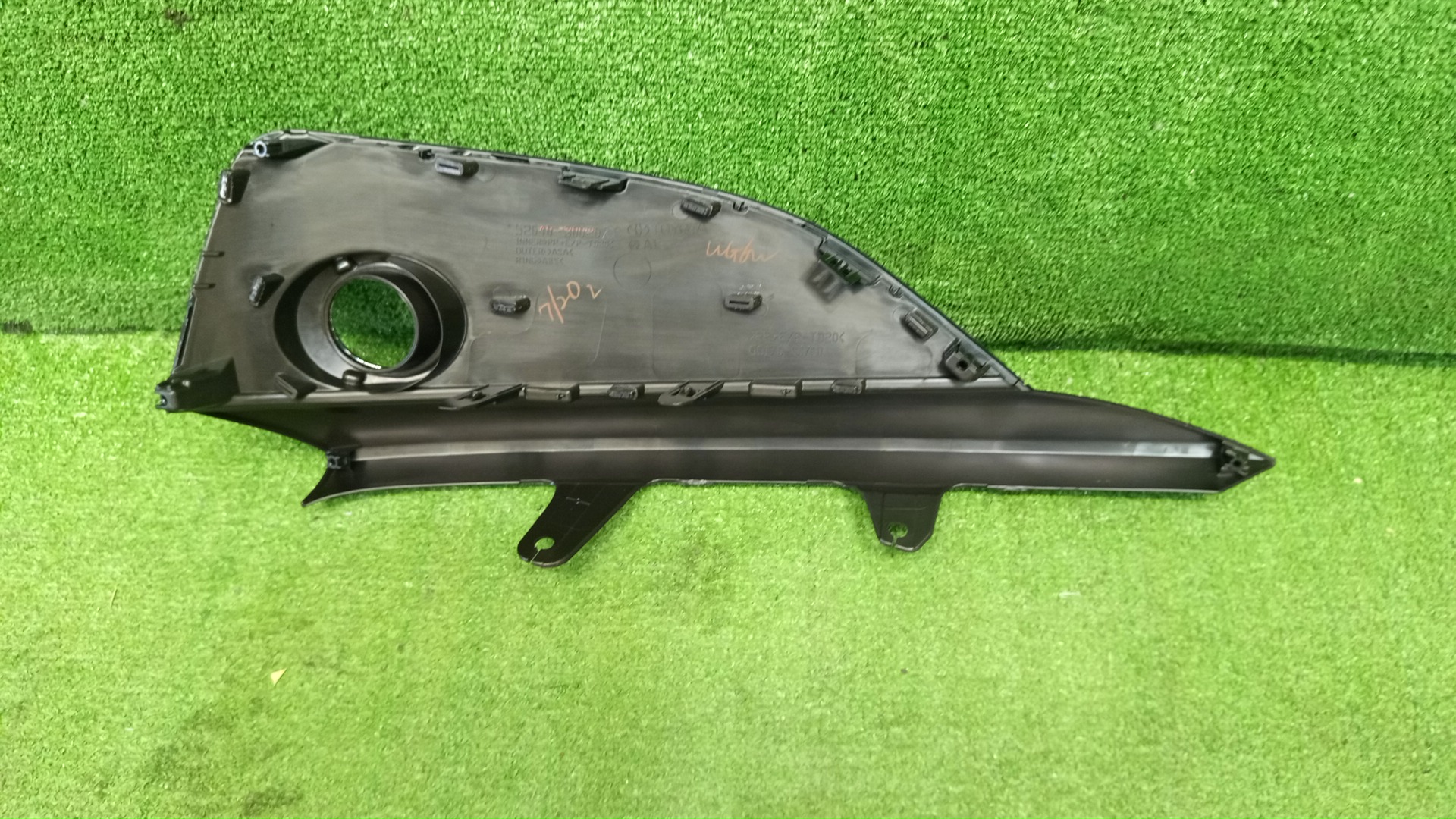 Очки на противотуманки левые передние TOYOTA CROWN ARS220 52040-30020 2 ракурс