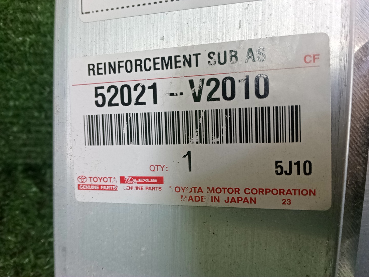 Жесткость бампера передняя TOYOTA ALPHARD AAHH40W 52021-V2010 2 ракурс Жесткость бампера передняя TOYOTA ALPHARD AAHH40W 52021-V2010 2 ракурс