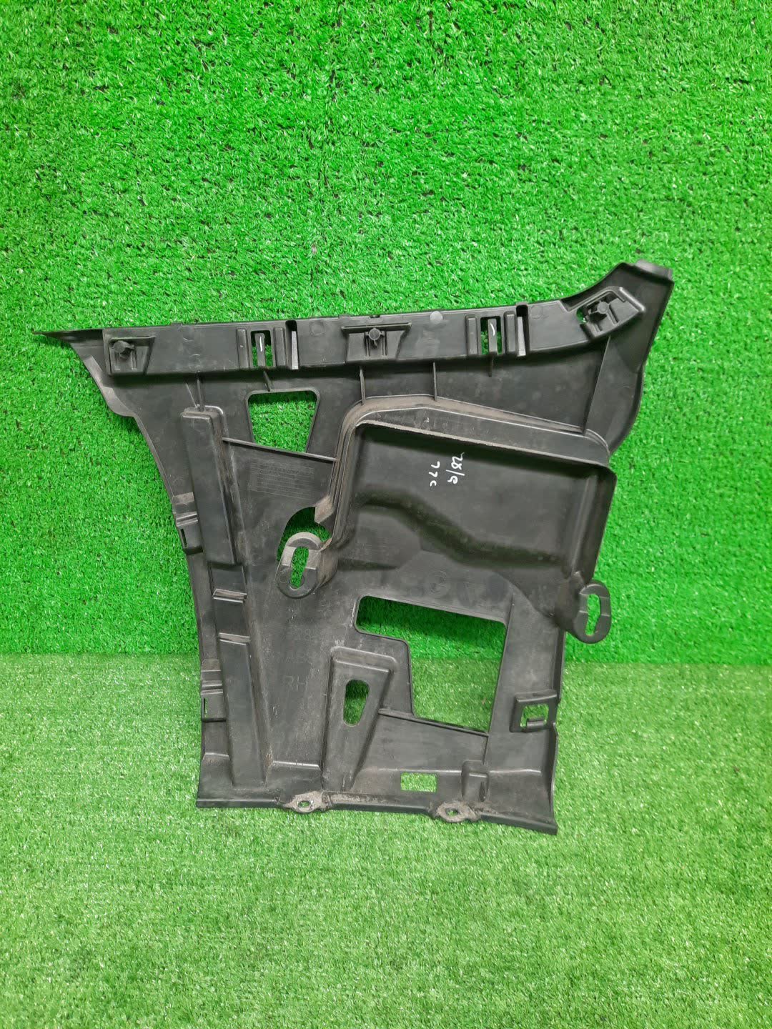 Крепление бампера правое заднее BMW 3-Series F30 7384466 2 ракурс