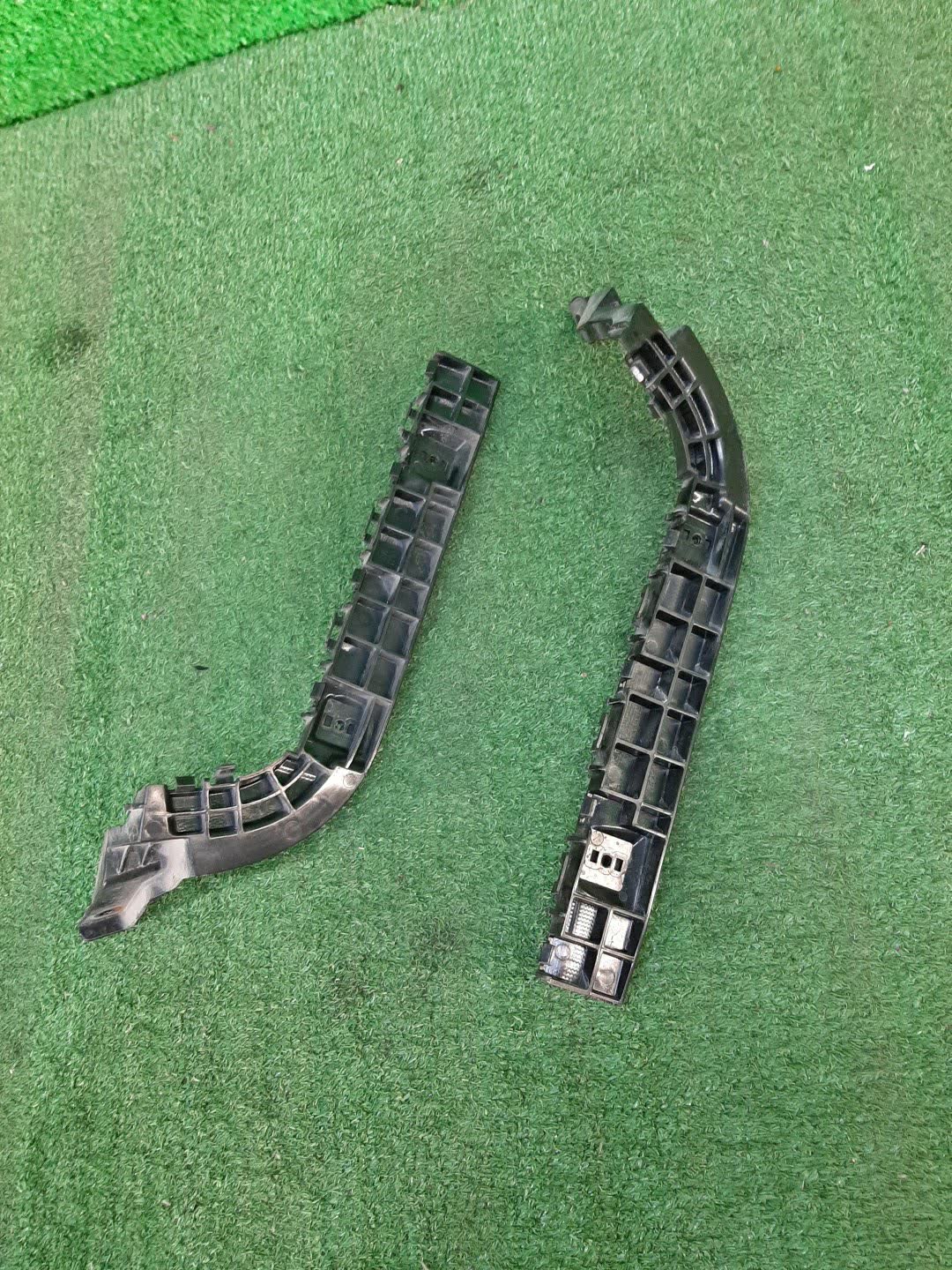 Крепление бампера заднее SUZUKI SX4 YB22S 71832-61M0 2 ракурс
