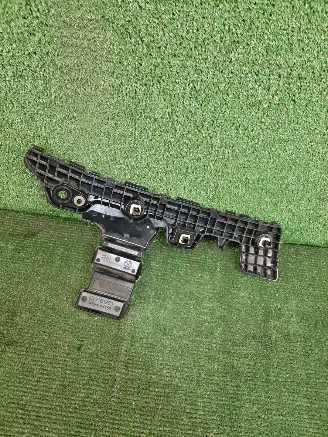 Крепление бампера правое заднее MAZDA CX-8 KG2P, KG5P K131502H1 2 ракурс