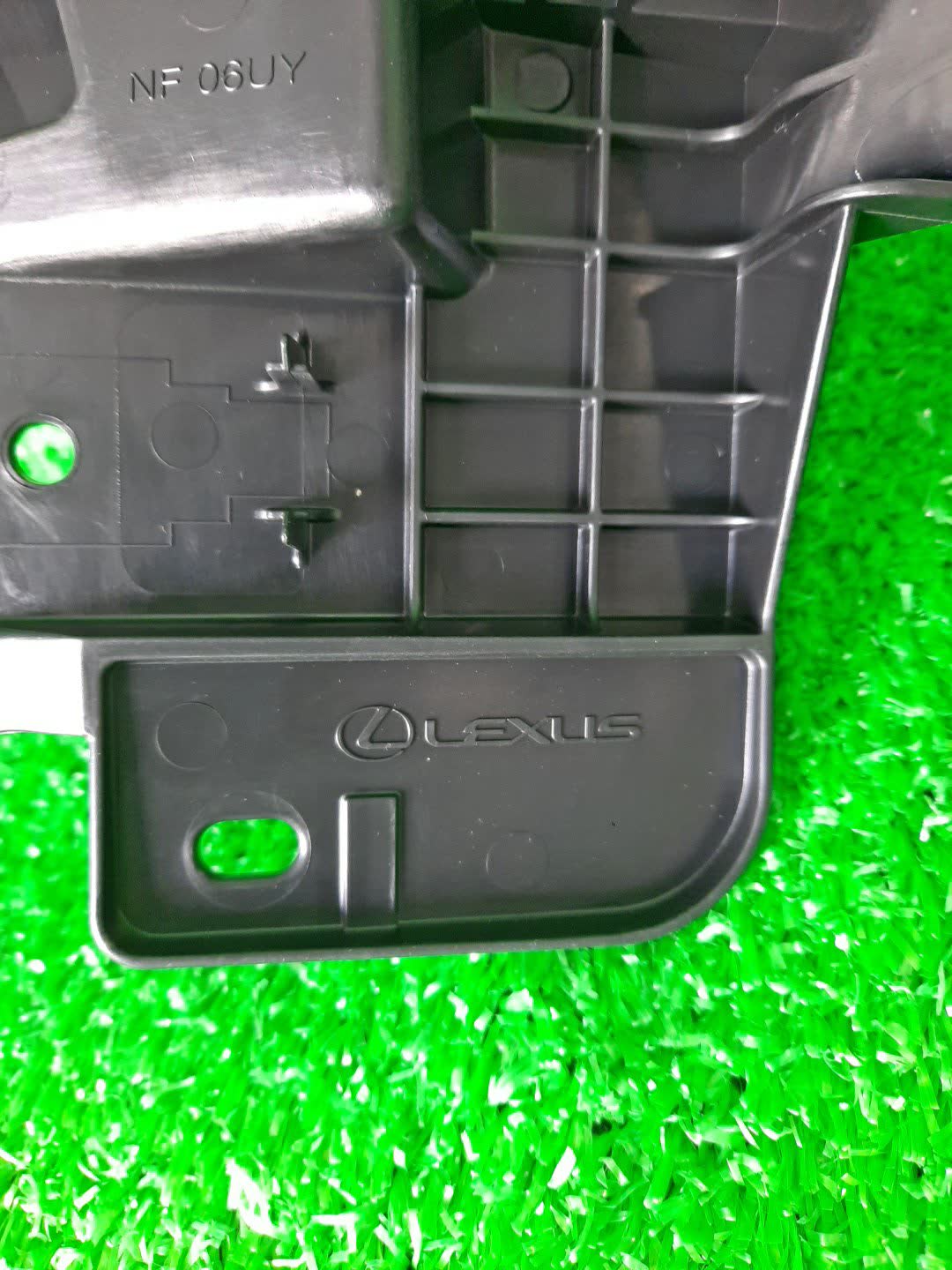 Крепление бампера левое переднее LEXUS NX300H AYZ10 52822-78030 4 ракурс