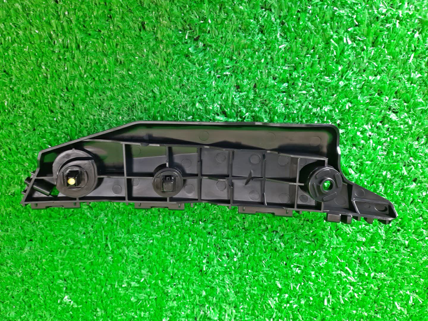 Крепление бампера правое переднее TOYOTA WISH ZGE20W, ZGE20G, ZGE25W, ZGE21G, ZGE22W, ZGE25G 52115-68031 3 ракурс