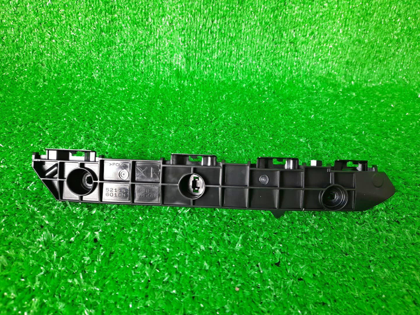 Крепление бампера правое переднее LEXUS LX570 URJ201 52115-60180 1 ракурс