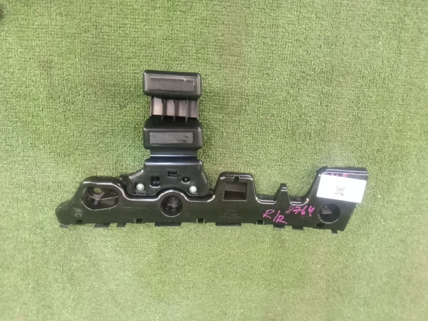 Крепление бампера правое заднее MAZDA CX-8 KG2P, KG5P K131-502H1 1 ракурс