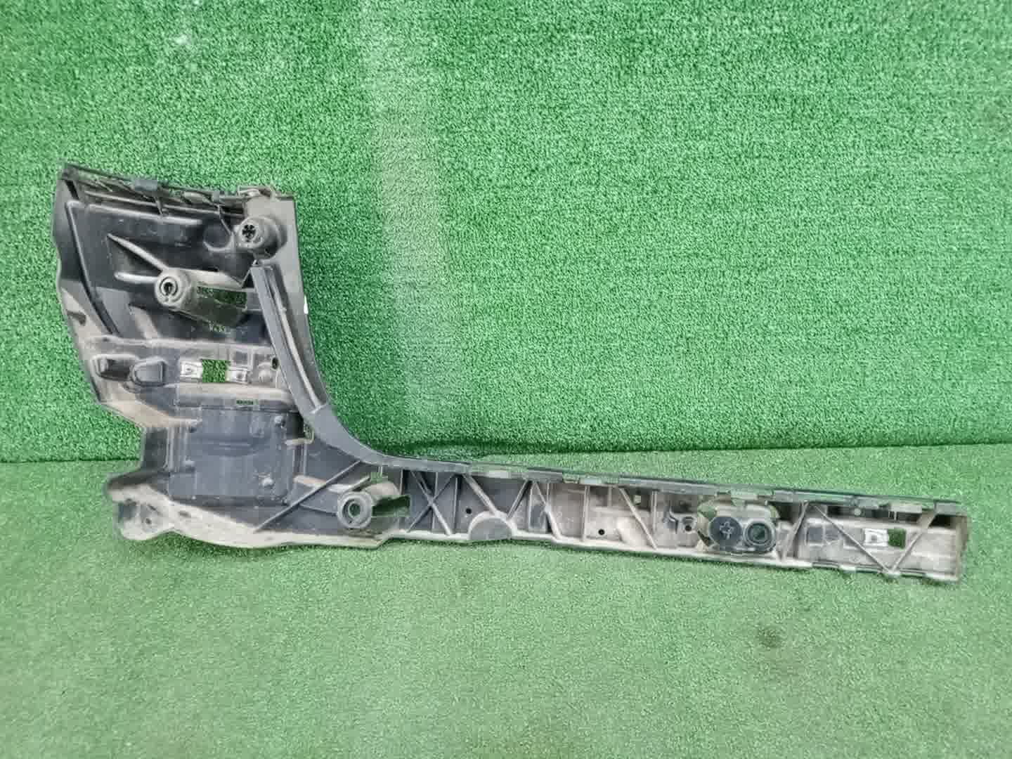 Крепление бампера правое заднее BMW X3 F25 7338758 2 ракурс