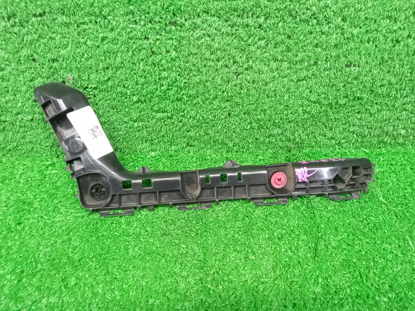 Крепление бампера левое заднее TOYOTA COROLLA ZWE211 52576-12260 1 ракурс Крепление бампера левое заднее TOYOTA COROLLA ZWE211 52576-12260 1 ракурс