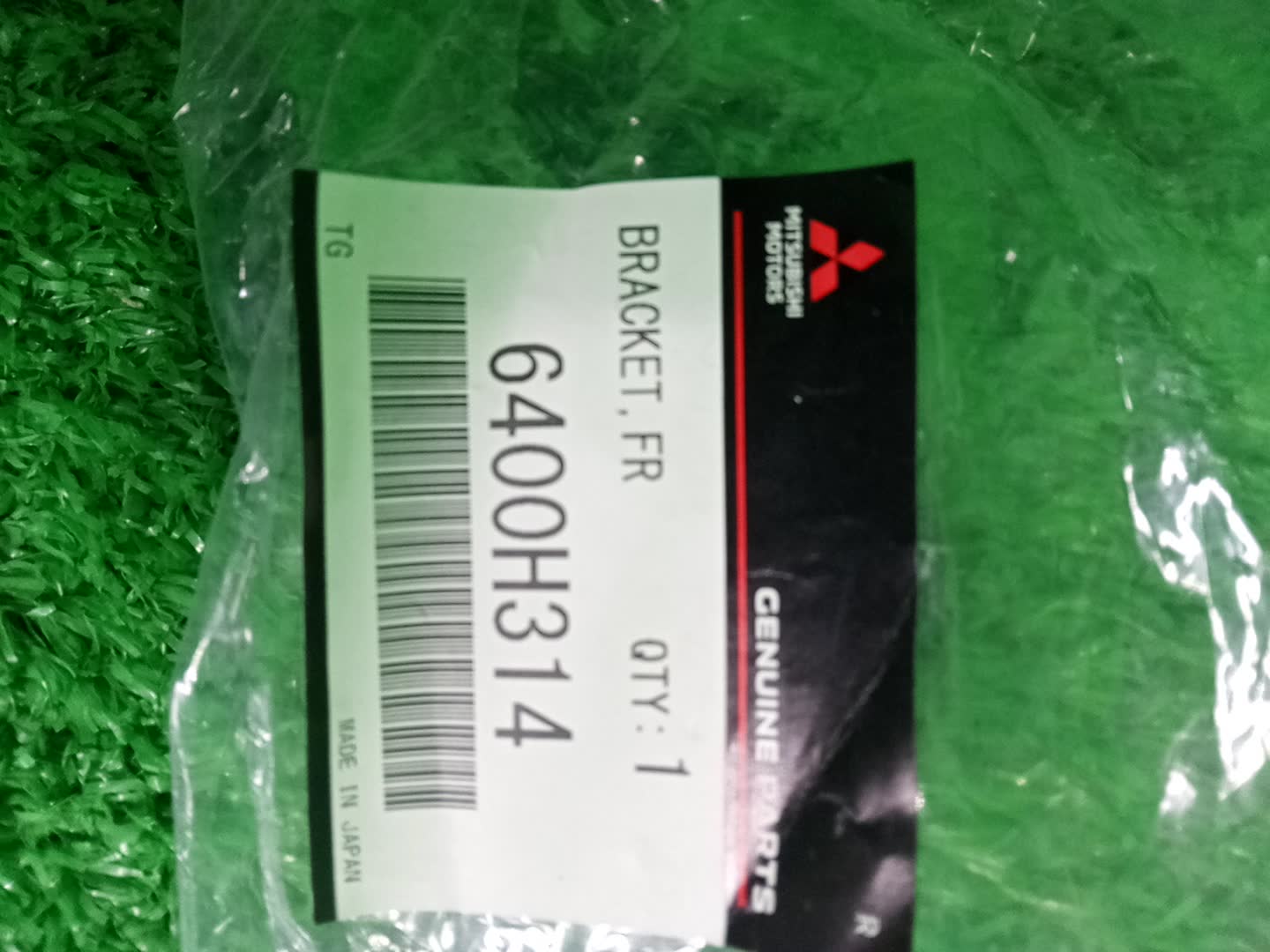 Крепление бампера правое переднее MITSUBISHI OUTLANDER GG2W 6400H314 3 ракурс
