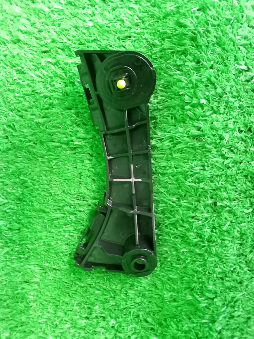 Крепление бампера правое переднее TOYOTA VANGUARD GSA33W 52535-42030 2 ракурс