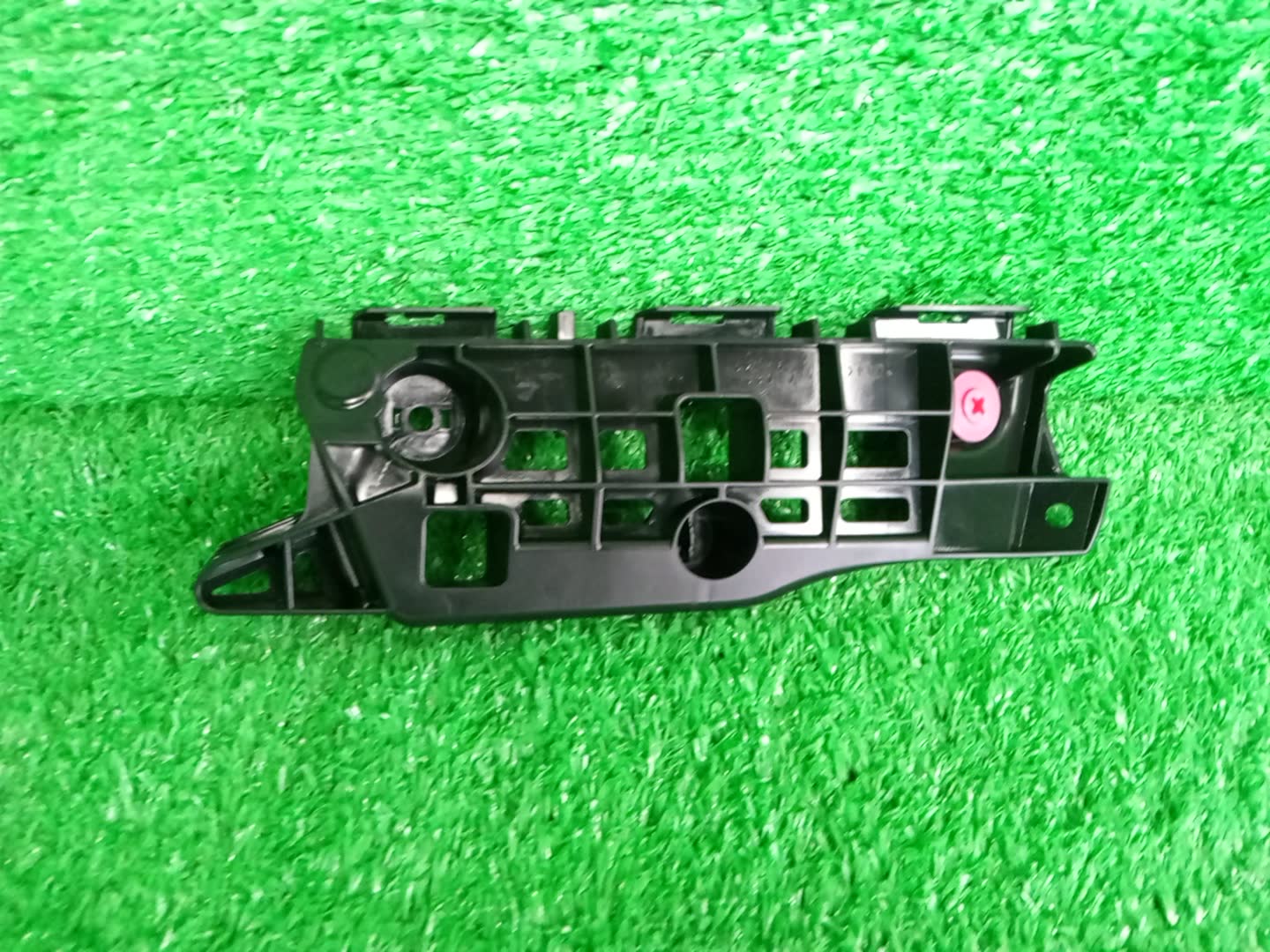 Крепление бампера левое переднее LEXUS ES250 ASV60 52146-33070 1 ракурс